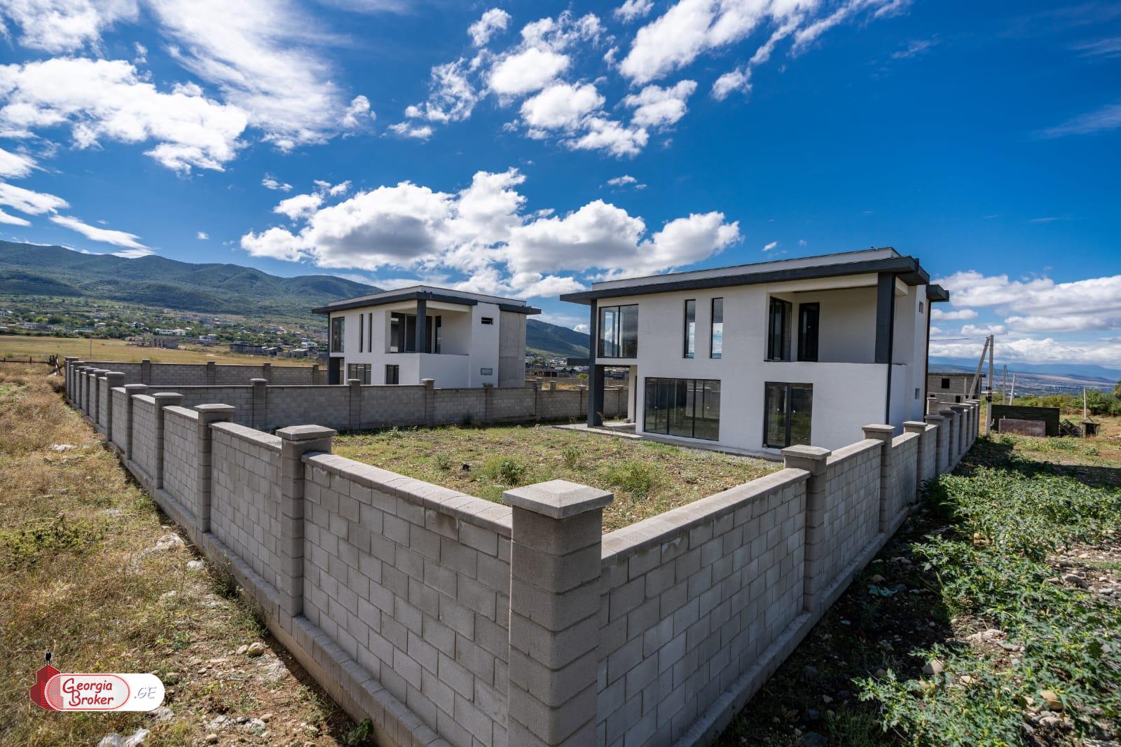 იყიდება ახალი გარემონტებული 5 ოთახიანი სახლი